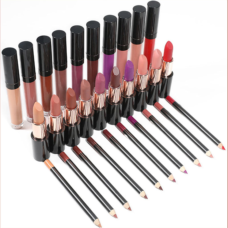 Le kit pour les lèvres tout-en-un comprend un rouge à lèvres, un rouge à lèvres liquide et un crayon à lèvres